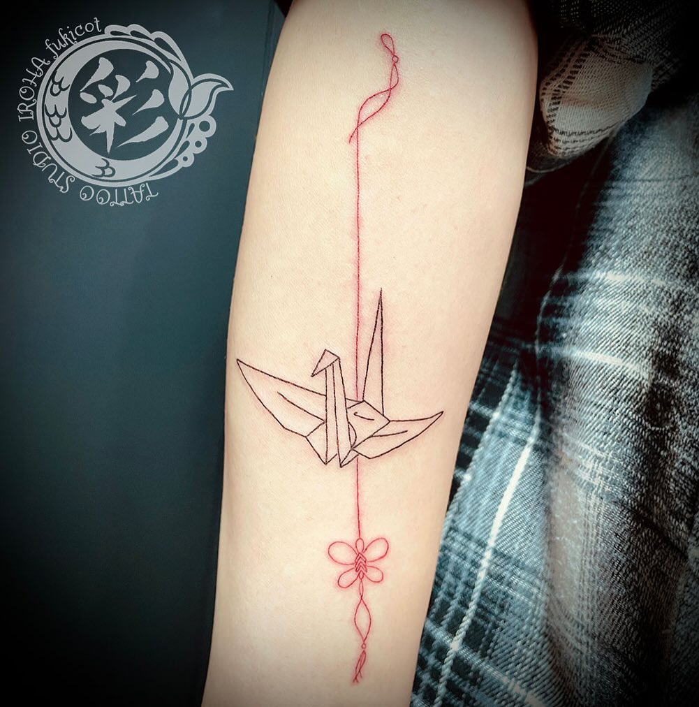 🧵ご来店ありがとうございました。
折り鶴のタトゥーです。

◆札幌市西区の小さなプライベートタトゥースタジオ〈彩 iroha〉では、かけ出し彫り師の勉強のためにモニターさまを募集中です。
少し多めにお時間をいただいたり、後日お直しをさせていただく必要があったりするかもしれませんが、お客さまのご希望や図柄への想いを大切に、デザイン作成・施術をさせていただきます。
ただいまモニターさま価格となっております。是非ご検討をよろしくお願いいたします。
◆現時点でのご新規さまのご予約は、早くても年明け2月となります。ホームページの「ご予約可能日カレンダー」をご確認ください。

ご予約・お問い合わせはホームページもしくはLINEからお願いいたします。
#札幌タトゥー #タトゥーモニター募集中 #tattoo #tattooartwork #タトゥースタジオ #折り鶴