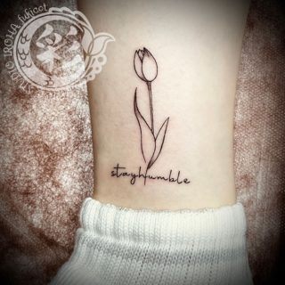 ご来店ありがとうございました。
足首にチューリップのタトゥー🌷

札幌市西野の小さなプライベートタトゥースタジオ〈TATTOO STUDIO 彩 iroha〉では、お客さまのご希望や図柄への想いを大切に、デザイン作成・施術をさせていただきます。

3月のご予約を受け付けております。ホームページの「ご予約可能日カレンダー」をご確認ください。
ご予約・お問い合わせはホームページもしくは公式LINEからお願いいたします。

#札幌タトゥー #tattoo #tattooartwork #札幌タトゥースタジオ #sapporotattoo #🌷